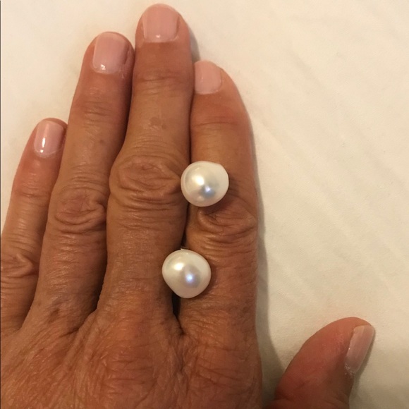 9mm freashwater pearl stud earrings - Picture 2 of 3